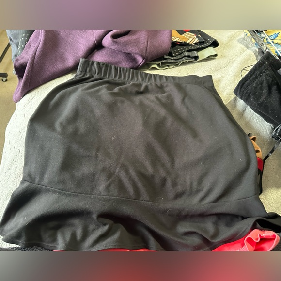 Fun asymmetrical ruffle bottom skirt - Picture 4 of 5